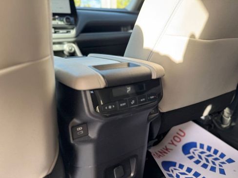 Used 2025 Toyota Grand Highlander AWD image 18