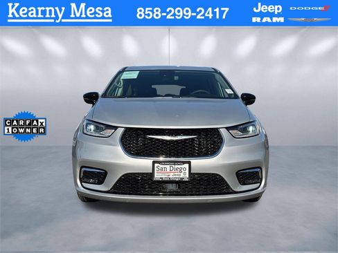 Used 2024 Chrysler Pacifica Select image 5