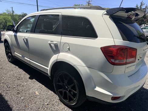 Used 2019 Dodge Journey SE w/ Connectivity Group image 1