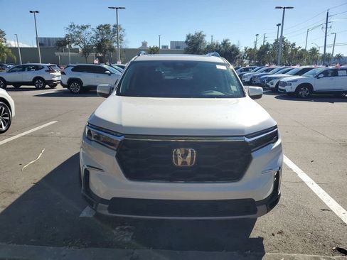 Used 2023 Honda Pilot Touring image 2