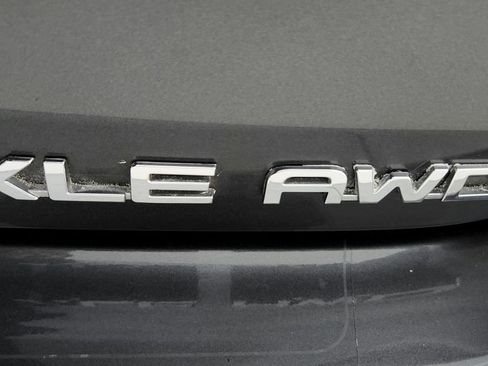 Used 2023 Toyota Highlander XLE AWD/4WD image 36