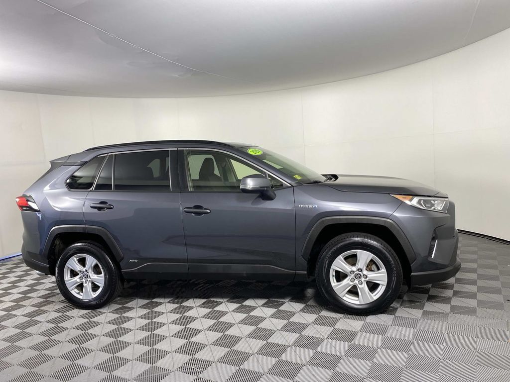 Used 2020 Toyota RAV4 XLE w/ Convenience Package AWD/4WD image 8