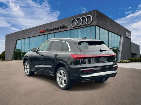 Used 2025 Audi Q5 Premium Plus w/ Premium Plus AWD/4WD image 4