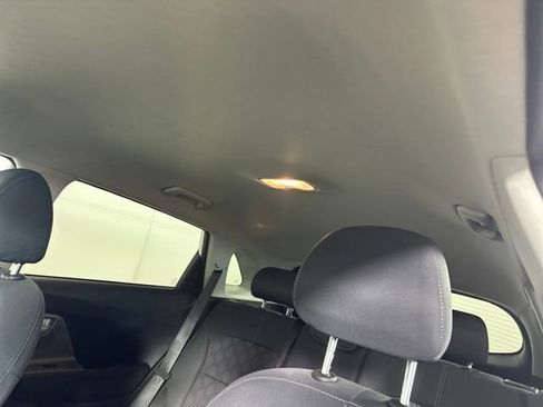 Used 2021 Kia Niro LX image 12