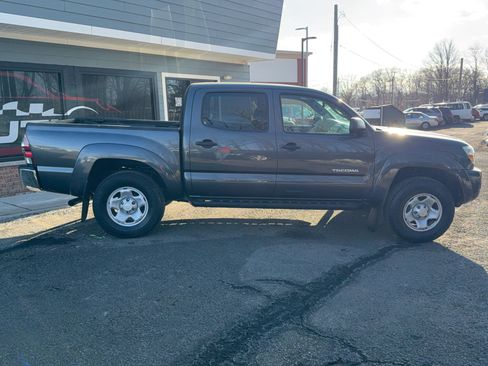 Used 2011 Toyota Tacoma 4x4 Double Cab image 4