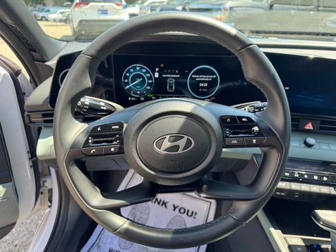 Used 2025 Hyundai Elantra Limited FWD image 27