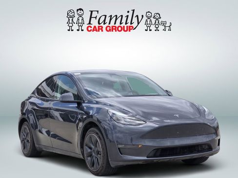 Used 2024 Tesla Model Y Long Range AWD/4WD image 2