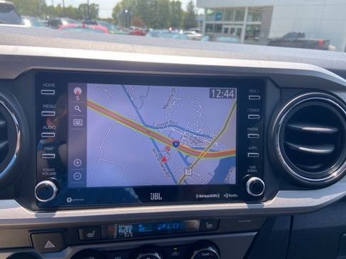 Used 2020 Toyota Tacoma Limited image 18