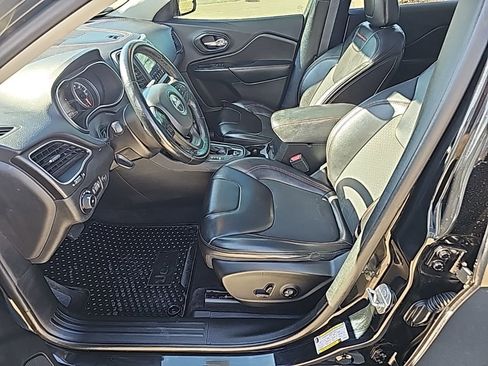 Used 2019 Jeep Cherokee Trailhawk w/ Comfort/Convenience Group image 13