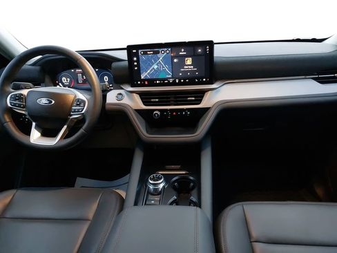 Used 2025 Ford Explorer Active w/ Active Comfort Package image 9