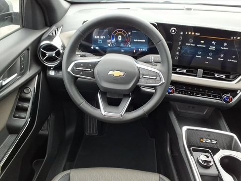 New 2026 Chevrolet Equinox LT w/ Convenience Package II FWD image 24