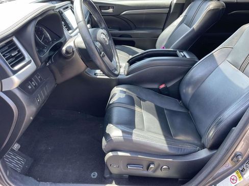 Used 2018 Toyota Highlander SE AWD/4WD image 11