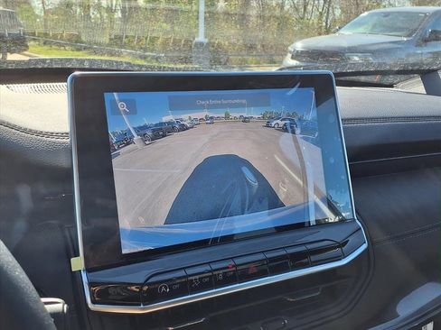 New 2026 Jeep Compass Altitude image 14