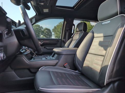 Used 2025 GMC Sierra 2500 AT4X AWD/4WD image 18