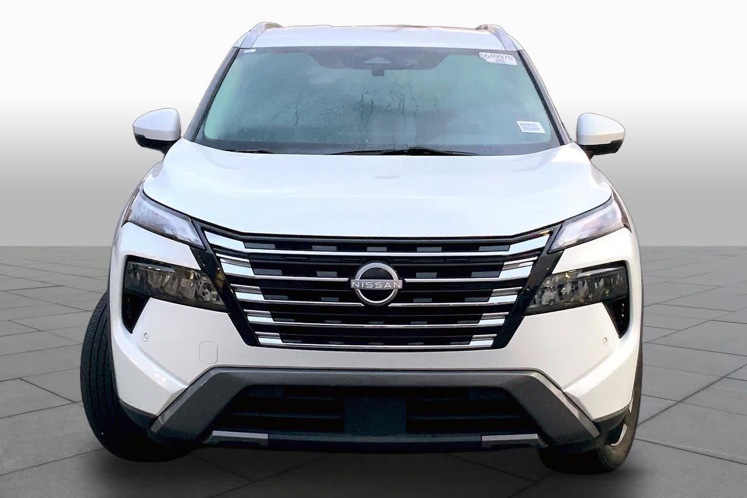 Used 2024 Nissan Rogue SL AWD/4WD image 4