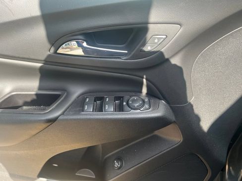 Used 2019 Chevrolet Equinox LT w/ Driver Convenience Package FWD image 13