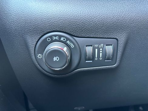New 2025 Jeep Compass Limited w/ Sun & Sound Group AWD/4WD image 22
