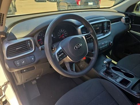 Used 2019 Kia Sorento FWD image 10