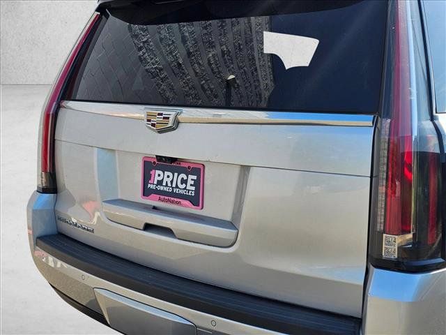 Used 2017 Cadillac Escalade Luxury AWD/4WD image 12