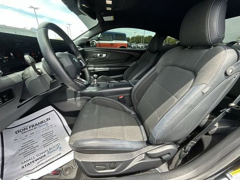 Used 2025 Ford Mustang GT RWD image 17