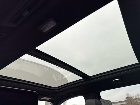 Used 2021 GMC Yukon XL Denali w/ Denali Premium Package image 19