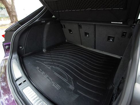 Used 2021 Porsche Macan w/ Premium Package Plus AWD/4WD image 71