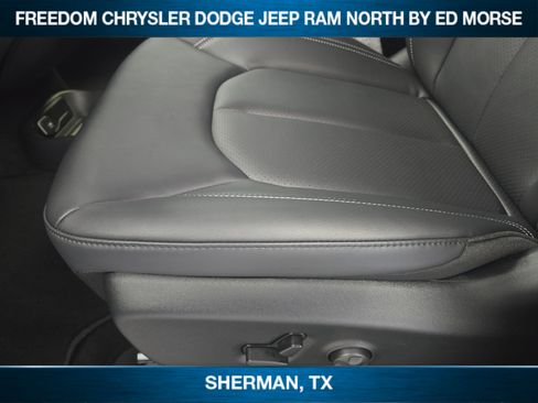 New 2026 Chrysler Pacifica Select w/ S Appearance Package image 18