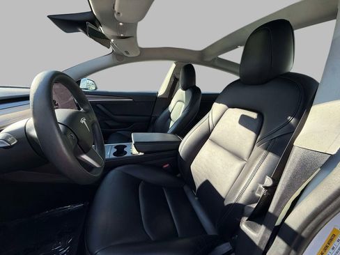 Used 2022 Tesla Model 3 Base image 2