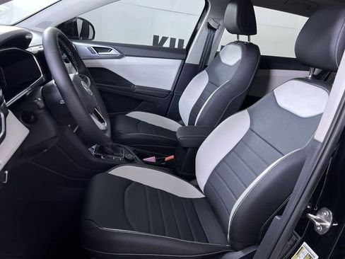 New 2025 Volkswagen Taos SEL image 11