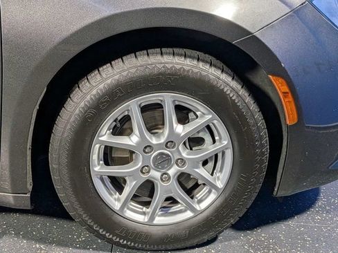 Used 2022 Chrysler Voyager LX FWD image 12
