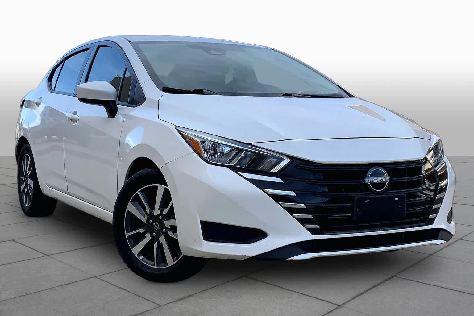 Used 2024 Nissan Versa SV FWD image 3