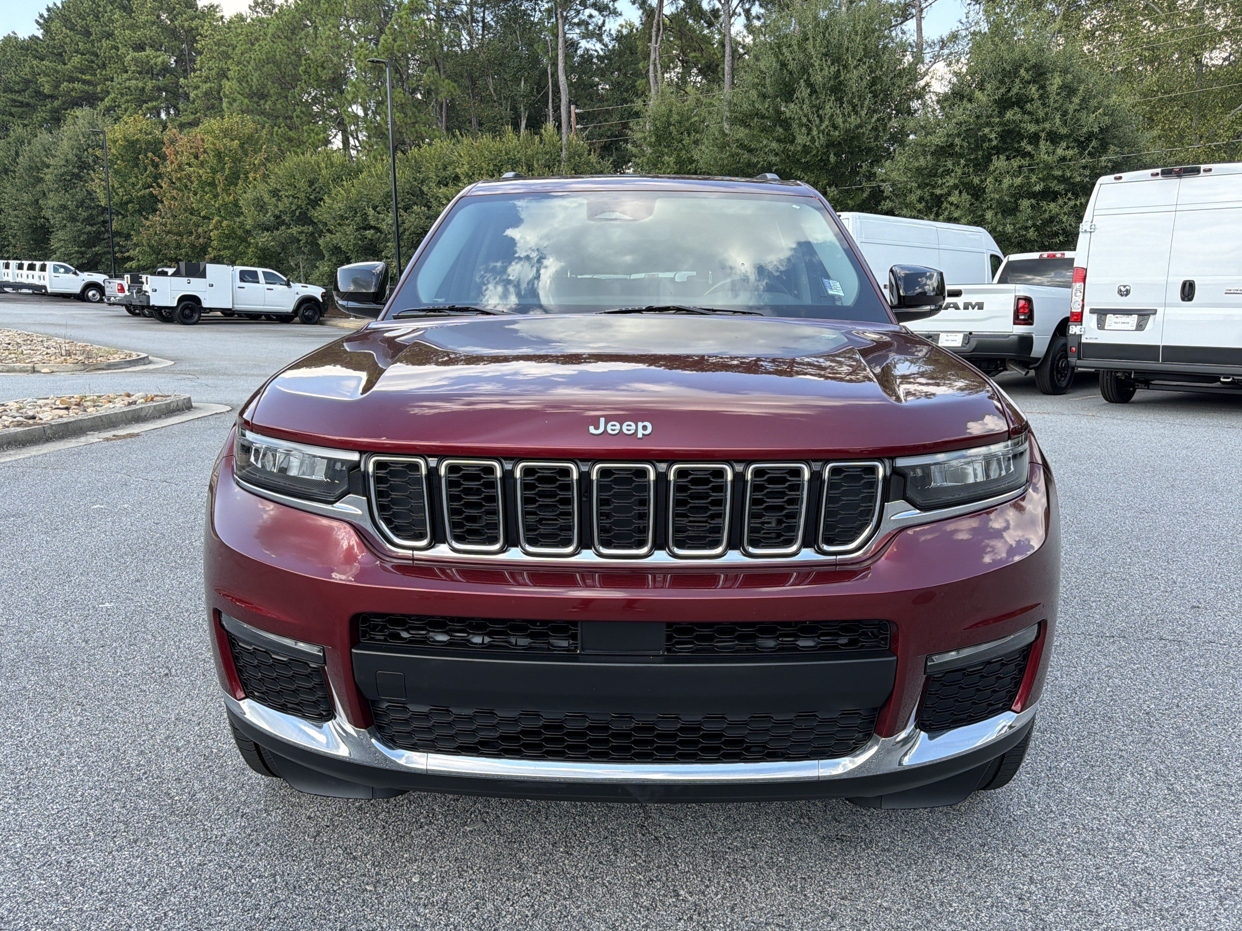 Used 2022 Jeep Grand Cherokee L Limited AWD/4WD image 2