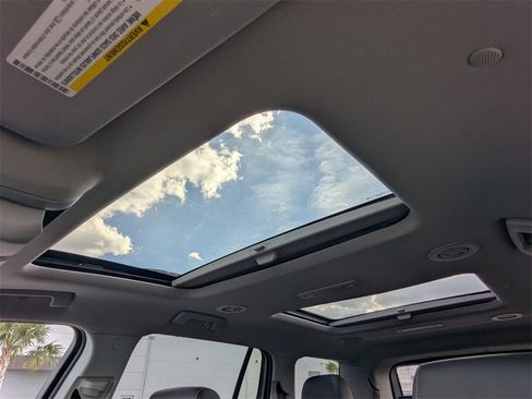 Certified 2023 GMC Acadia SLT w/ Preferred Package image 29