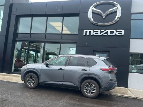 Used 2021 Nissan Rogue S FWD image 2