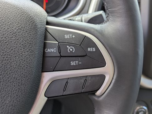 Used 2016 Jeep Cherokee Latitude w/ Comfort/Convenience Group FWD image 29