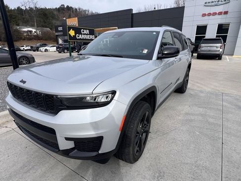Used 2024 Jeep Grand Cherokee L Altitude image 7