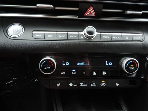 Used 2022 Hyundai Elantra Limited image 23