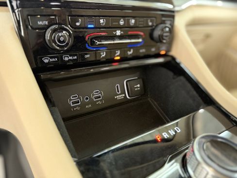 Used 2022 Jeep Grand Cherokee Limited w/ Luxury Tech Group II image 31