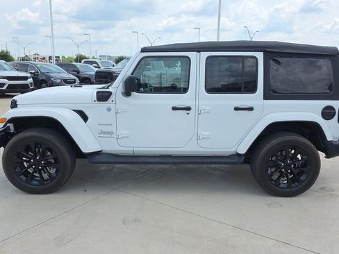 Used 2023 Jeep Wrangler Unlimited Sahara w/ Cold Weather Group AWD/4WD image 2