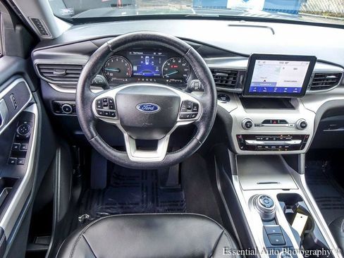 Used 2024 Ford Explorer XLT w/ Equipment Group 202A AWD/4WD image 13