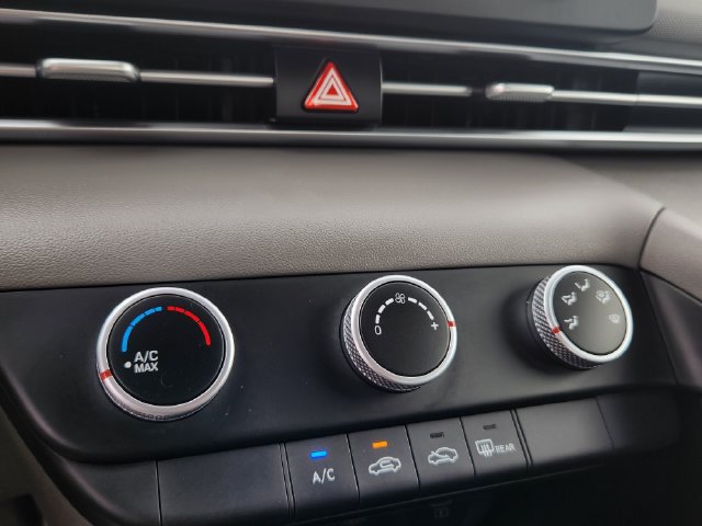 Certified 2025 Hyundai Elantra SE FWD image 27