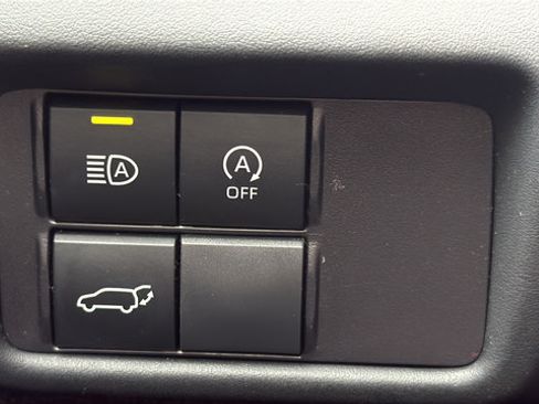 Used 2023 Toyota Highlander XLE AWD/4WD image 14