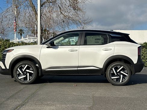 New 2026 Nissan Kicks SV image 7