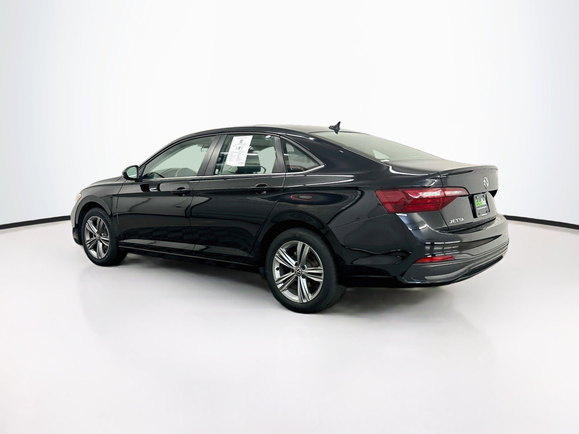 Used 2024 Volkswagen Jetta SE FWD image 5