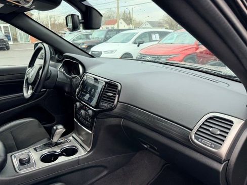 Certified 2022 Jeep Grand Cherokee Laredo X image 9