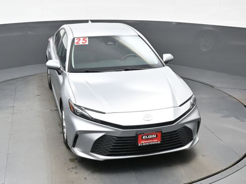 Used 2025 Toyota Camry LE image 33