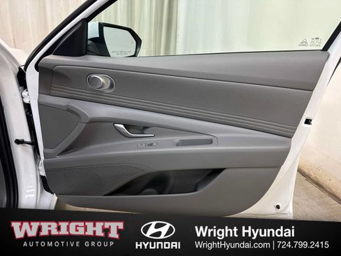 Used 2025 Hyundai Elantra SEL FWD image 17
