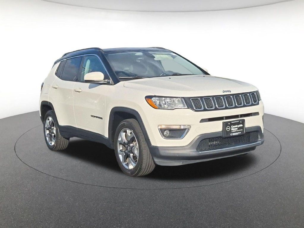 Used 2018 Jeep Compass Limited w/ Navigation Group AWD/4WD image 3