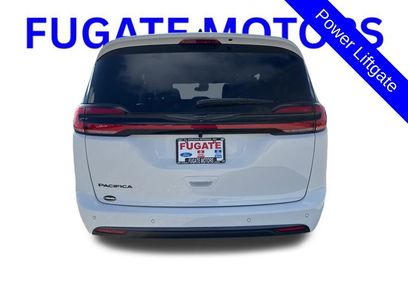 New 2026 Chrysler Pacifica Select