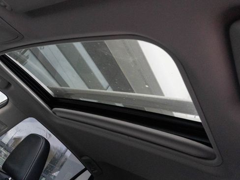 Used 2018 Toyota RAV4 Limited image 15